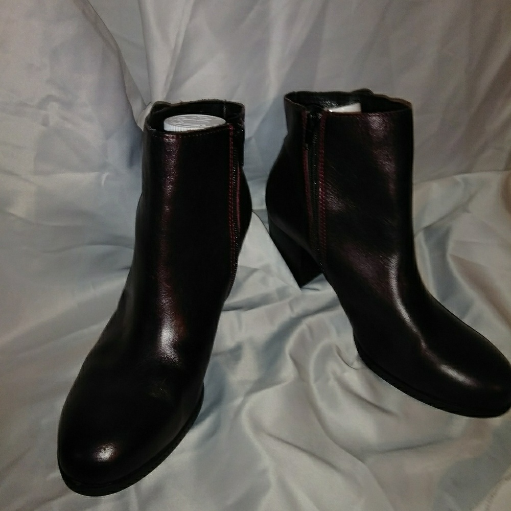 Born boots size 10